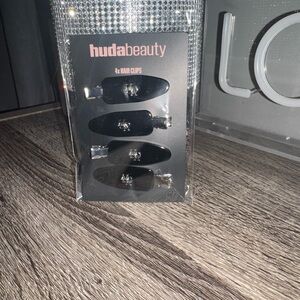 HUDA BEAUTY LIMITED EDITION HAIR CLIPS 🖤
